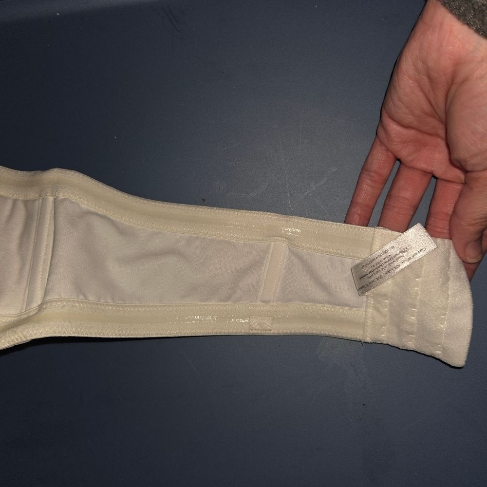 Cacique Sexy Sensual Strapless Bra SZ 44C - Picture 2 of 5